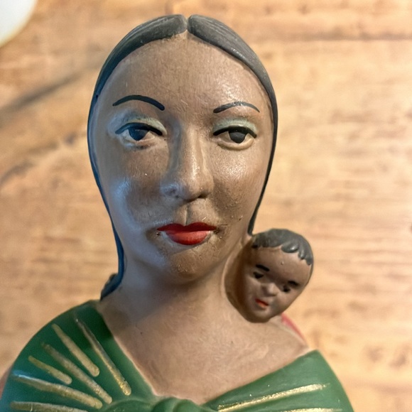 Accent piece Expecting Mother with Child - Picture 4 of 8